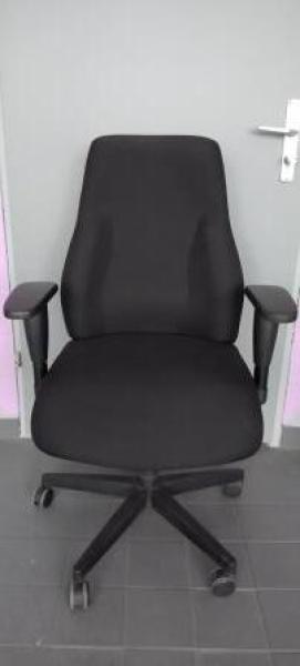 Bürodrehstuhl Office Comfort, Armlehnen 3-dimensional verstellbar, Rückenlehne/Sitz gepolstert schwarz, Fußkreuz Kunststoff schwarz